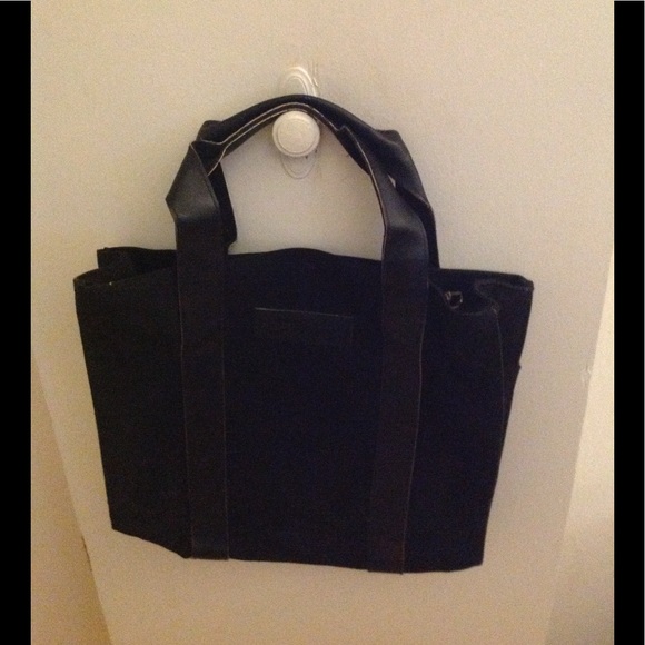 Black Leather Kenneth Cole Tote. - Picture 1 of 1